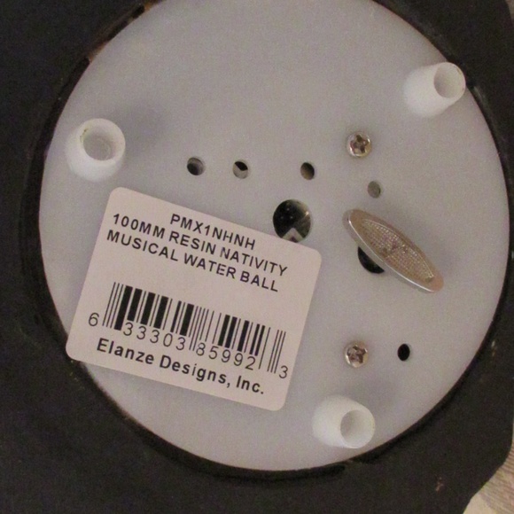 Nativity Musical Water Globe - Picture 4 of 9